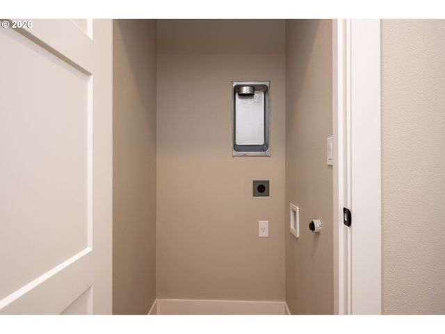 8429 Ne Hassalo St, Portland, OR 97220