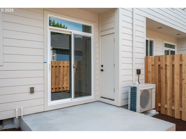 8429 Ne Hassalo St, Portland, OR 97220