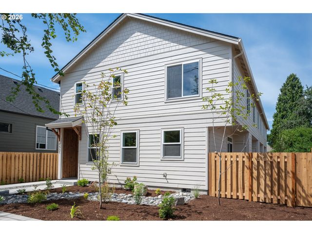 8429 Ne Hassalo St, Portland, OR 97220