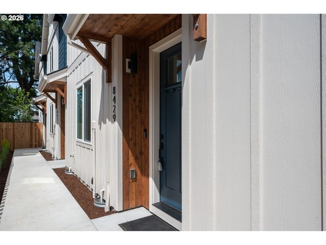 8429 Ne Hassalo St, Portland, OR 97220