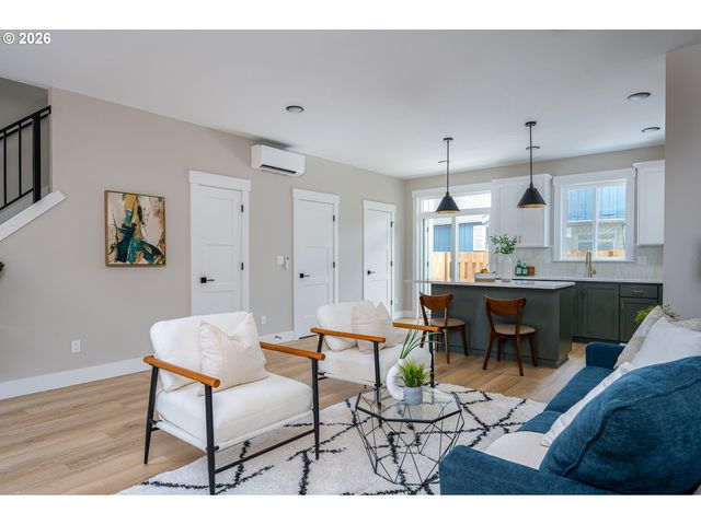 8429 Ne Hassalo St, Portland, OR 97220