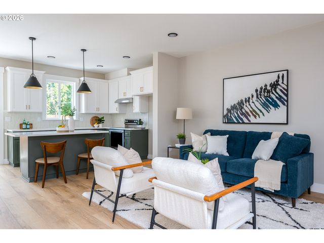8429 Ne Hassalo St, Portland, OR 97220
