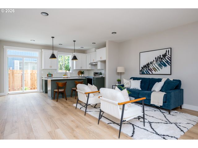 8429 Ne Hassalo St, Portland, OR 97220
