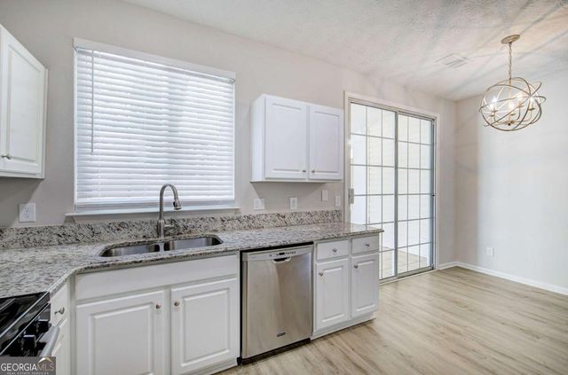560 Windcroft Circle NW, Acworth, GA 30101
