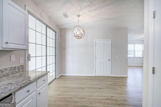 560 Windcroft Circle NW, Acworth, GA 30101