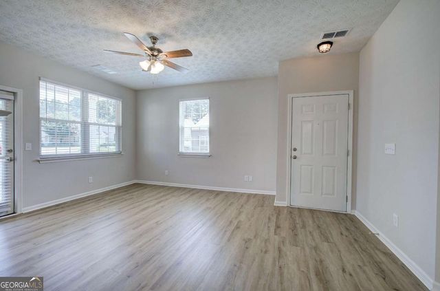 560 Windcroft Circle NW, Acworth, GA 30101