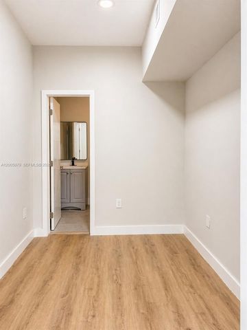 576 NE 63rd St 4, Miami, FL 33138