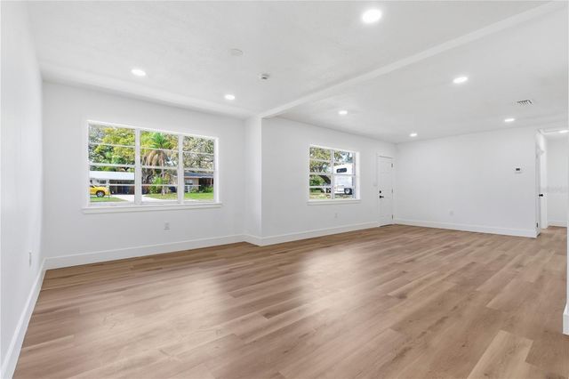 10945 N BOULEVARD, Tampa, FL 33612