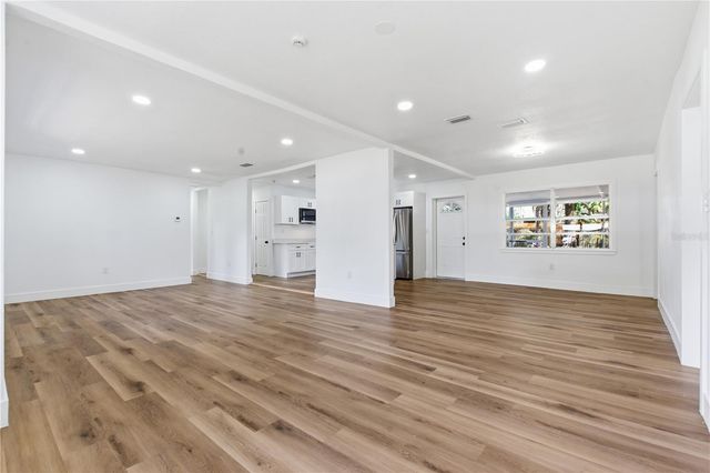 10945 N BOULEVARD, Tampa, FL 33612