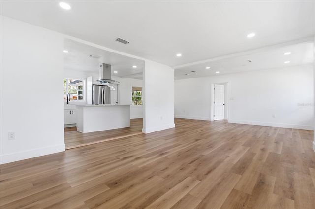 10945 N BOULEVARD, Tampa, FL 33612