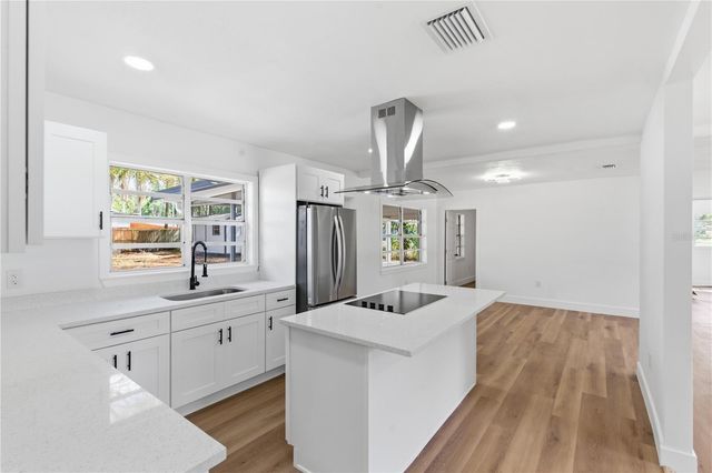 10945 N BOULEVARD, Tampa, FL 33612