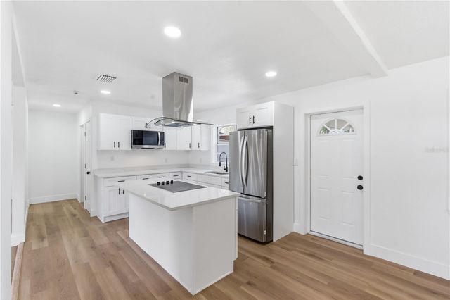 10945 N BOULEVARD, Tampa, FL 33612