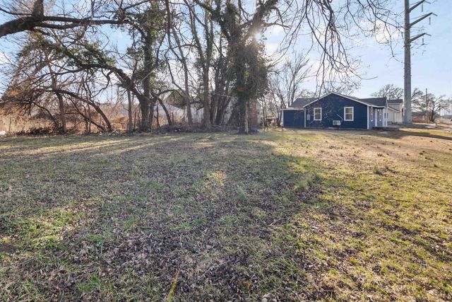 2601 E 11th St N, Wichita, KS 67214