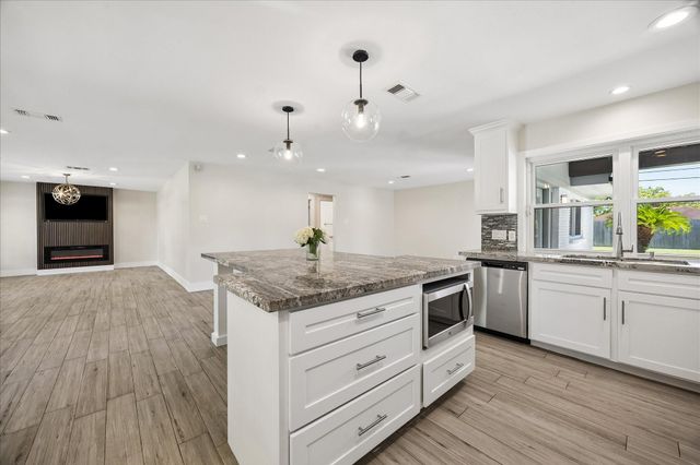 1722 Crownover Road, Houston, TX 77080