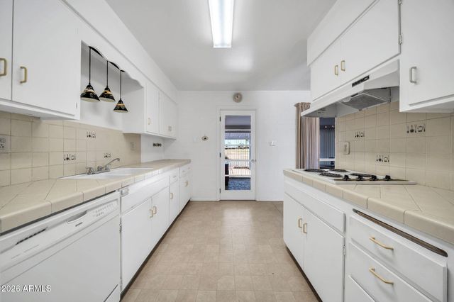 11622 N DESERT HILLS Drive W, Sun City, AZ 85351