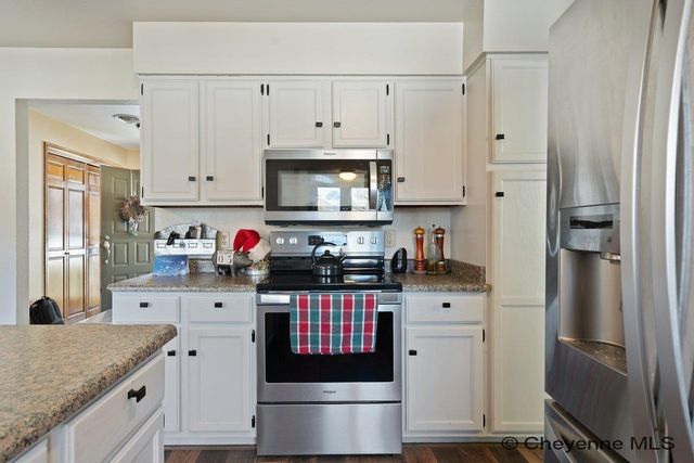 7209 HAWTHORNE DR, Cheyenne, WY 82009