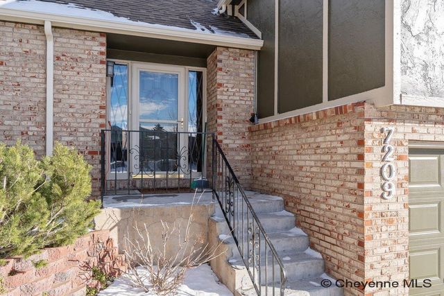 7209 HAWTHORNE DR, Cheyenne, WY 82009