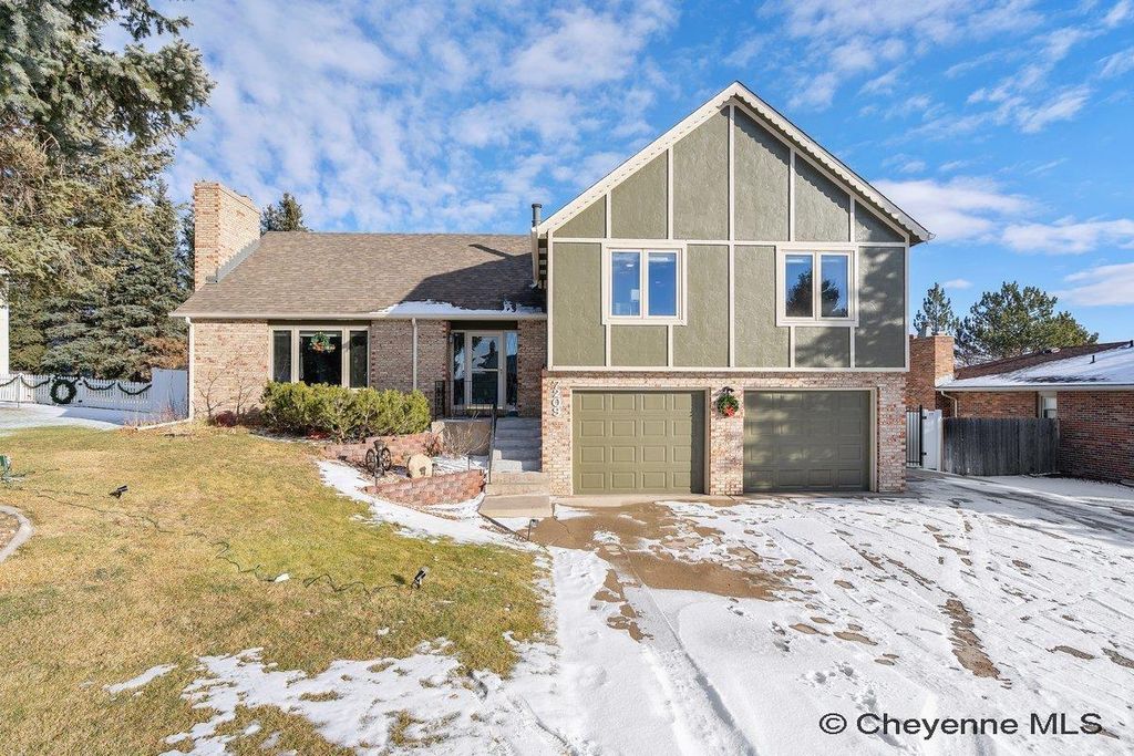 7209 HAWTHORNE DR, Cheyenne, WY 82009