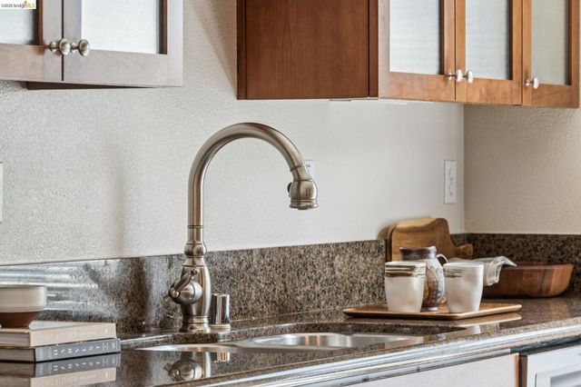 61 Glashaus Loop, Emeryville, CA 94608