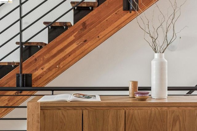 61 Glashaus Loop, Emeryville, CA 94608