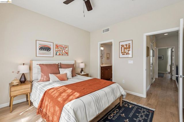 61 Glashaus Loop, Emeryville, CA 94608