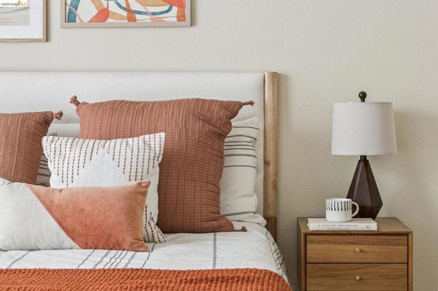 61 Glashaus Loop, Emeryville, CA 94608