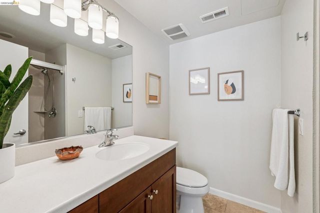 61 Glashaus Loop, Emeryville, CA 94608