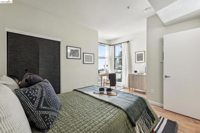 61 Glashaus Loop, Emeryville, CA 94608