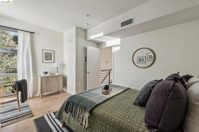 61 Glashaus Loop, Emeryville, CA 94608