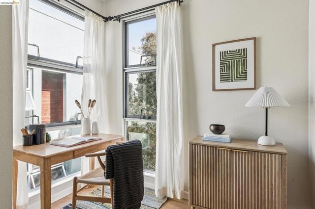 61 Glashaus Loop, Emeryville, CA 94608