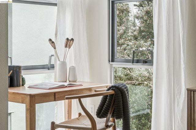 61 Glashaus Loop, Emeryville, CA 94608