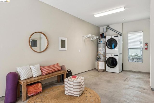 61 Glashaus Loop, Emeryville, CA 94608