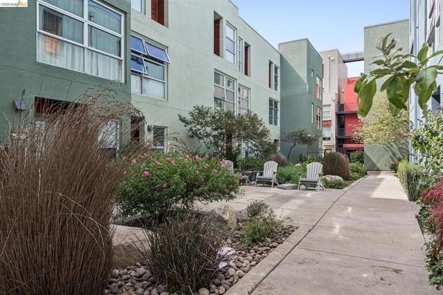 61 Glashaus Loop, Emeryville, CA 94608