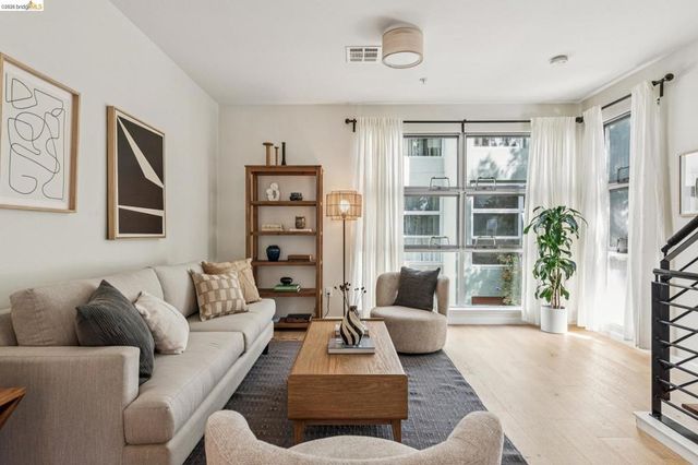 61 Glashaus Loop, Emeryville, CA 94608