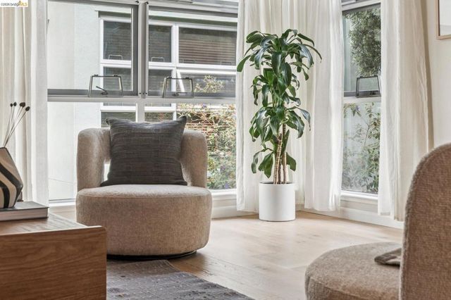 61 Glashaus Loop, Emeryville, CA 94608