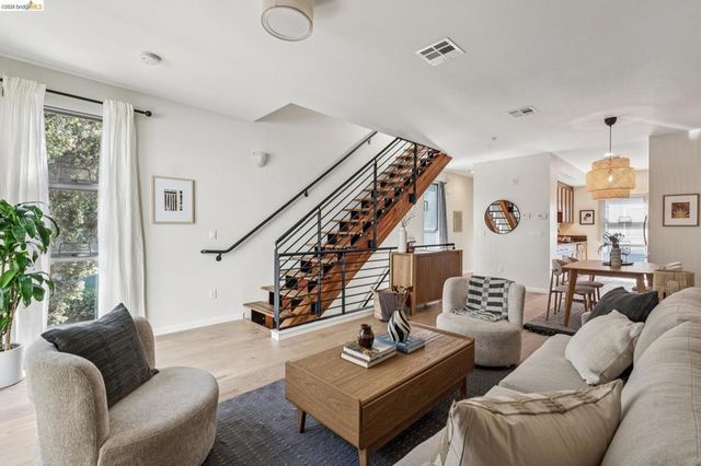 61 Glashaus Loop, Emeryville, CA 94608