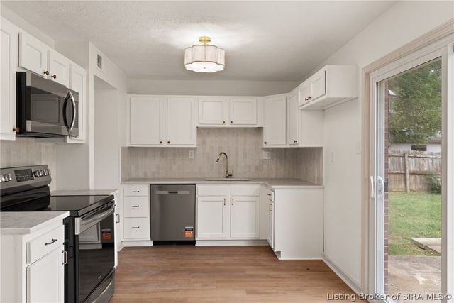 1020 Cottonwood Drive, Clarksville, IN 47129