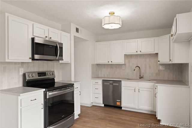 1020 Cottonwood Drive, Clarksville, IN 47129