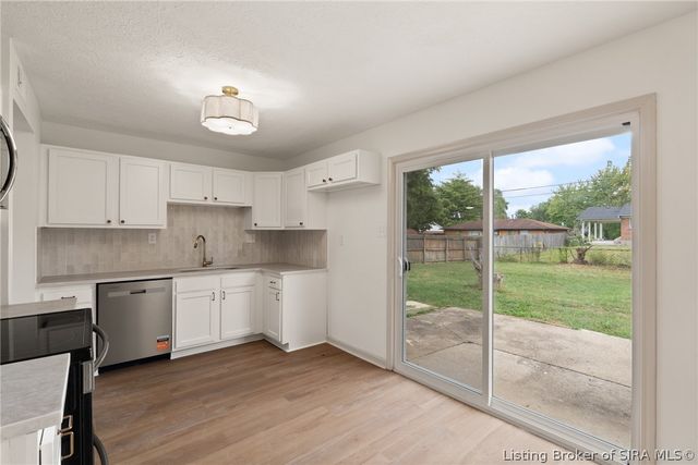 1020 Cottonwood Drive, Clarksville, IN 47129