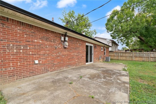 1020 Cottonwood Drive, Clarksville, IN 47129