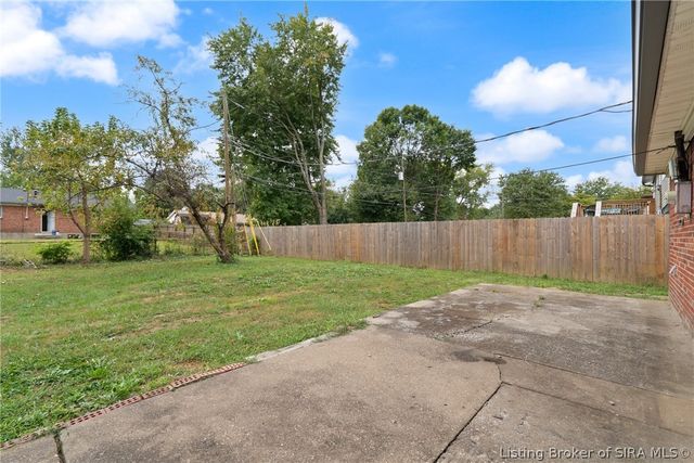 1020 Cottonwood Drive, Clarksville, IN 47129