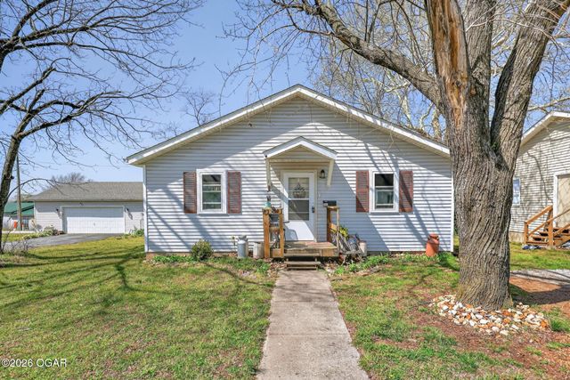522 S Hall Street, Webb City, MO 64870