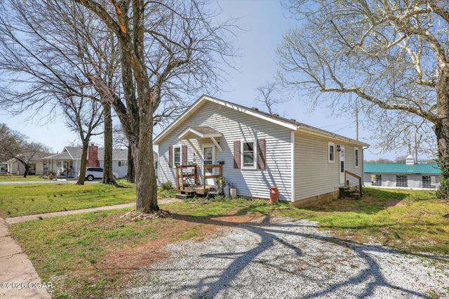 522 S Hall Street, Webb City, MO 64870