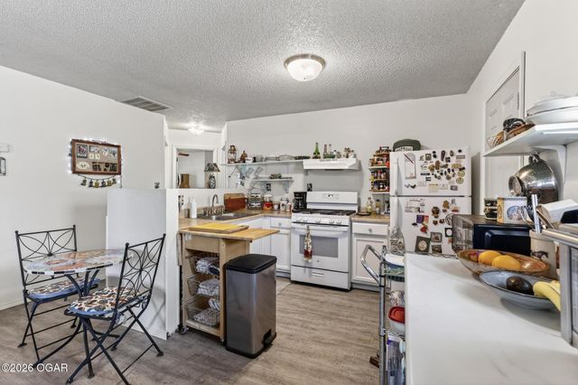 522 S Hall Street, Webb City, MO 64870