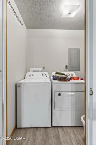 522 S Hall Street, Webb City, MO 64870