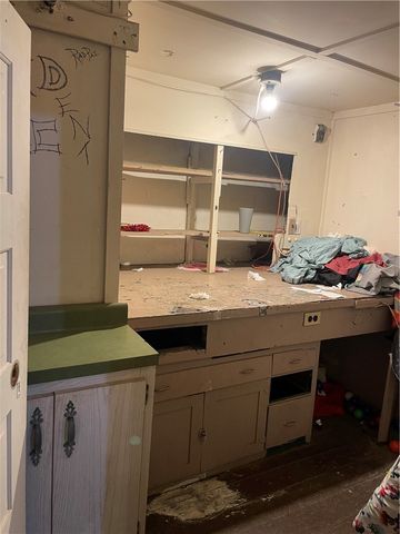 926 Mckean Ave, Charleroi Boro, PA 15022