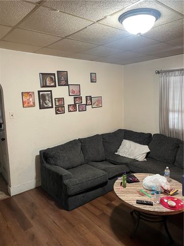 926 Mckean Ave, Charleroi Boro, PA 15022