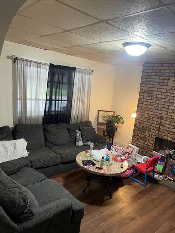 926 Mckean Ave, Charleroi Boro, PA 15022