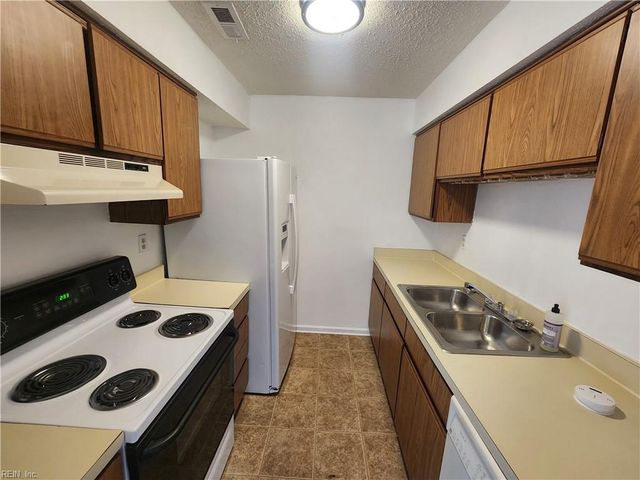 1816 Carrollwood CMN, Chesapeake, VA 23320