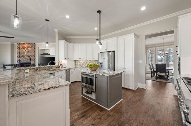 911 Noble Champions Way, Bartonville, TX 76226